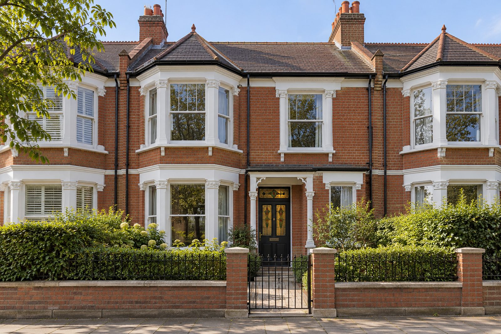 Front exterior, eye-level view of the front elevation - 4-bedroom terraced house in Brixton