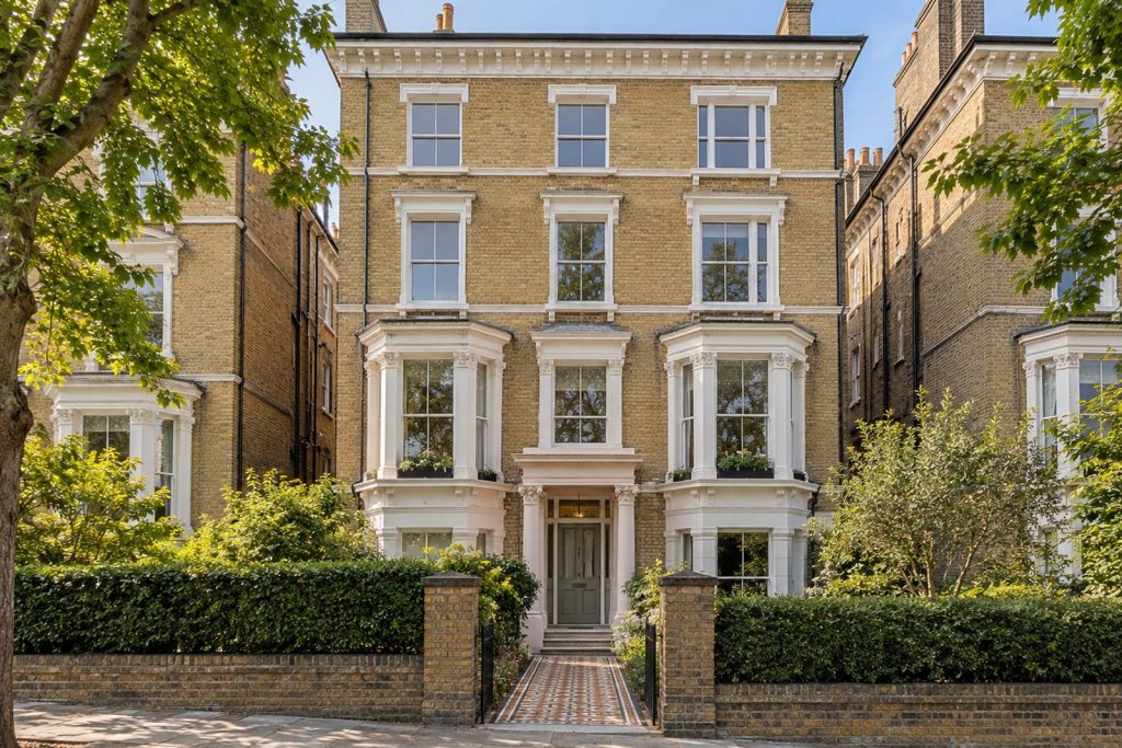 Front exterior, eye-level view of the building and its entrance - 3-bedroom flat in Brixton