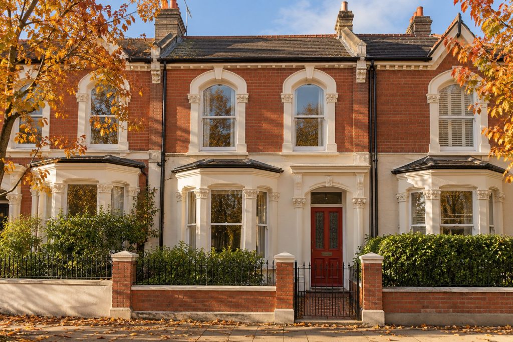 Front exterior, eye-level view of the front elevation - 4-bedroom terraced house in Putney