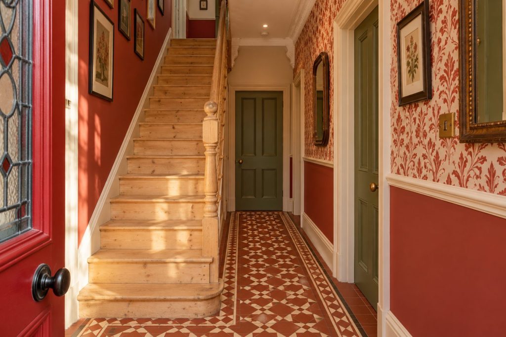 Hall, wide view from the doorway - 4-bedroom terraced house in Putney