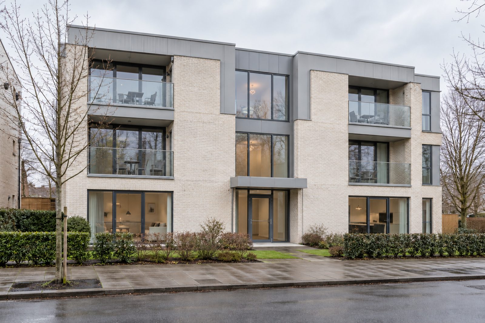 Front exterior, eye-level view of the building and its entrance - 2-bedroom flat in Wandsworth