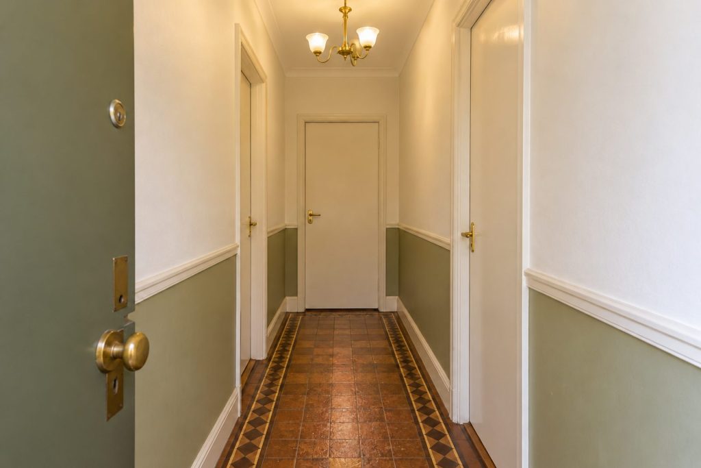 Entrance hall, wide view from the doorway - 2-bedroom flat in Balham