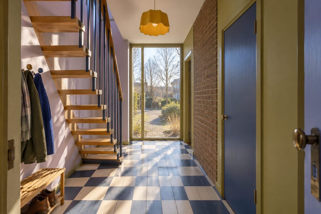Hall, wide view from the doorway - 7-bedroom detached house in Wimbledon