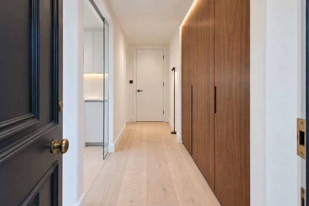 Entrance hall, wide view from the doorway - 2-bedroom flat in Wimbledon