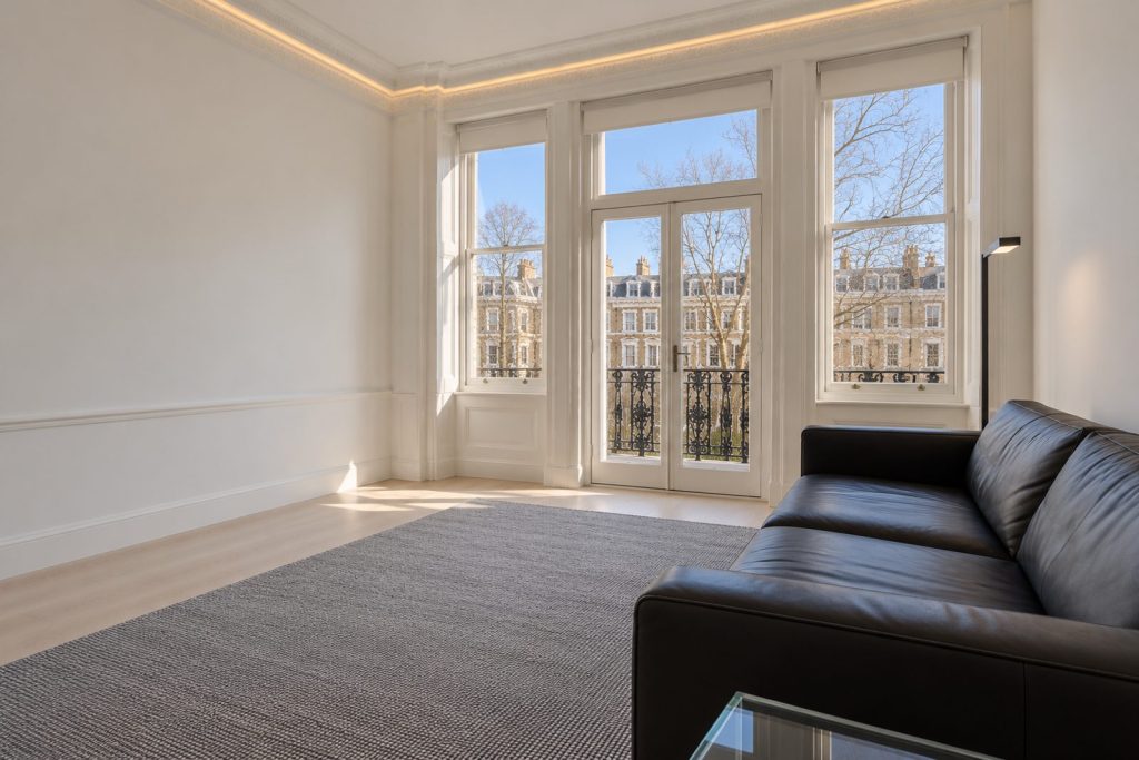 Sitting room, view toward the window - 2-bedroom flat in Wimbledon