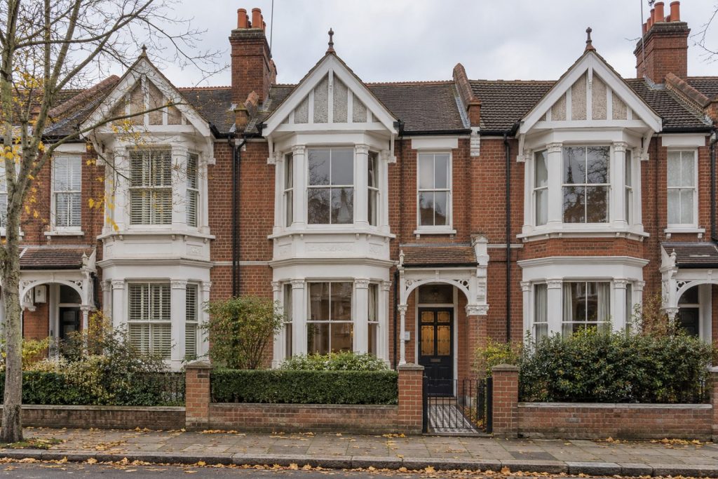 Front exterior, eye-level view of the front elevation - 4-bedroom terraced house in Tooting