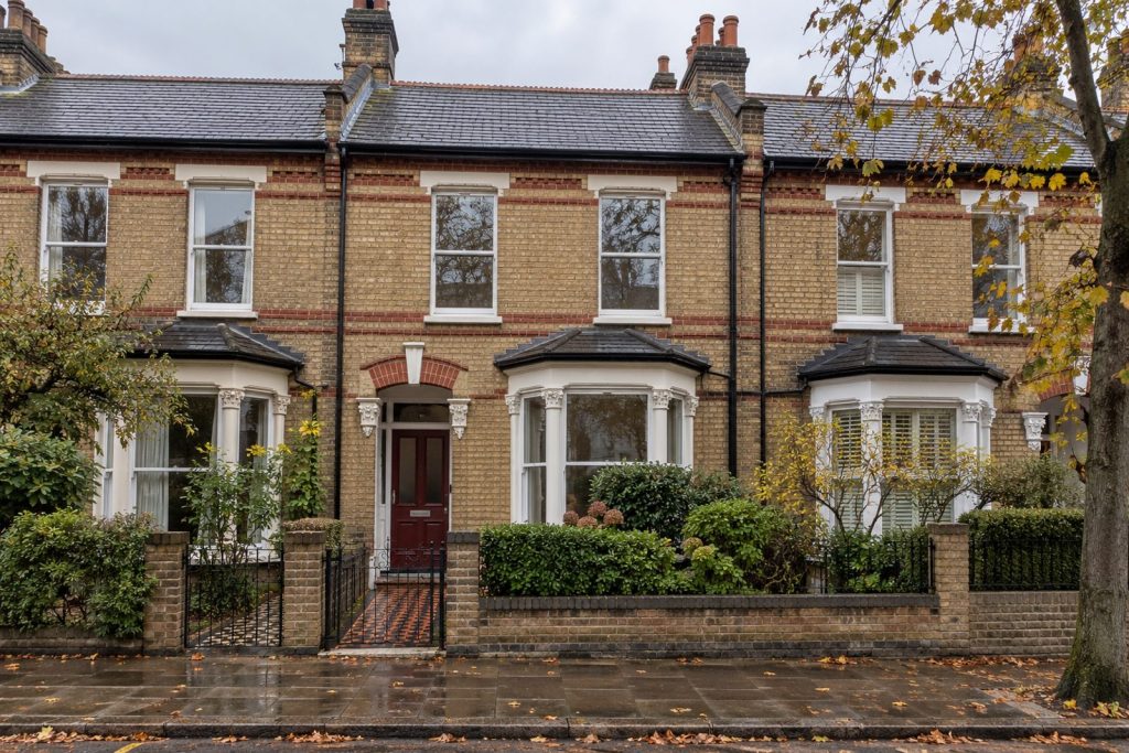 Front exterior, eye-level view of the front elevation - 4-bedroom terraced house in Tooting