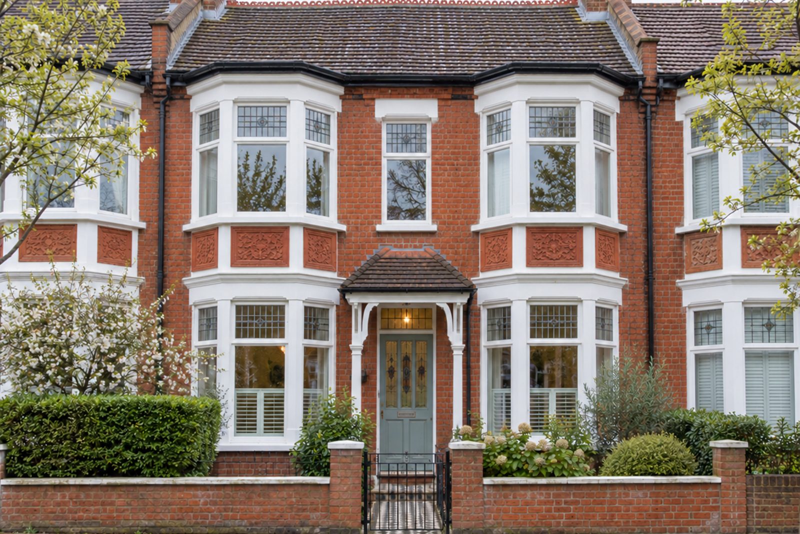 Front exterior, eye-level view of the front elevation - 5-bedroom terraced house in Putney