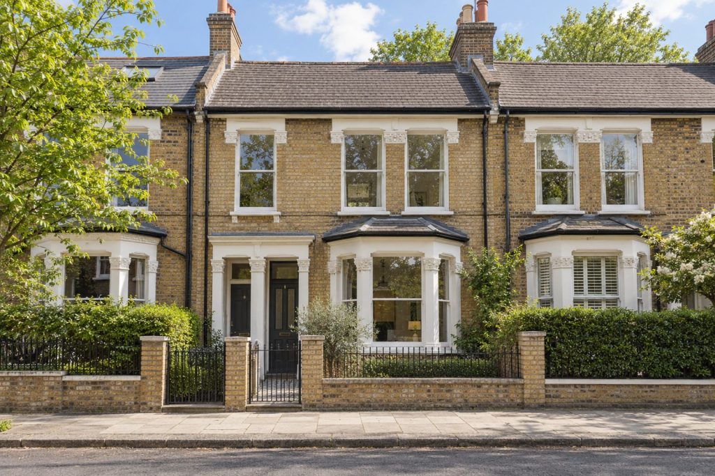 Front exterior, eye-level view of the front elevation - 4-bedroom terraced house in Tooting