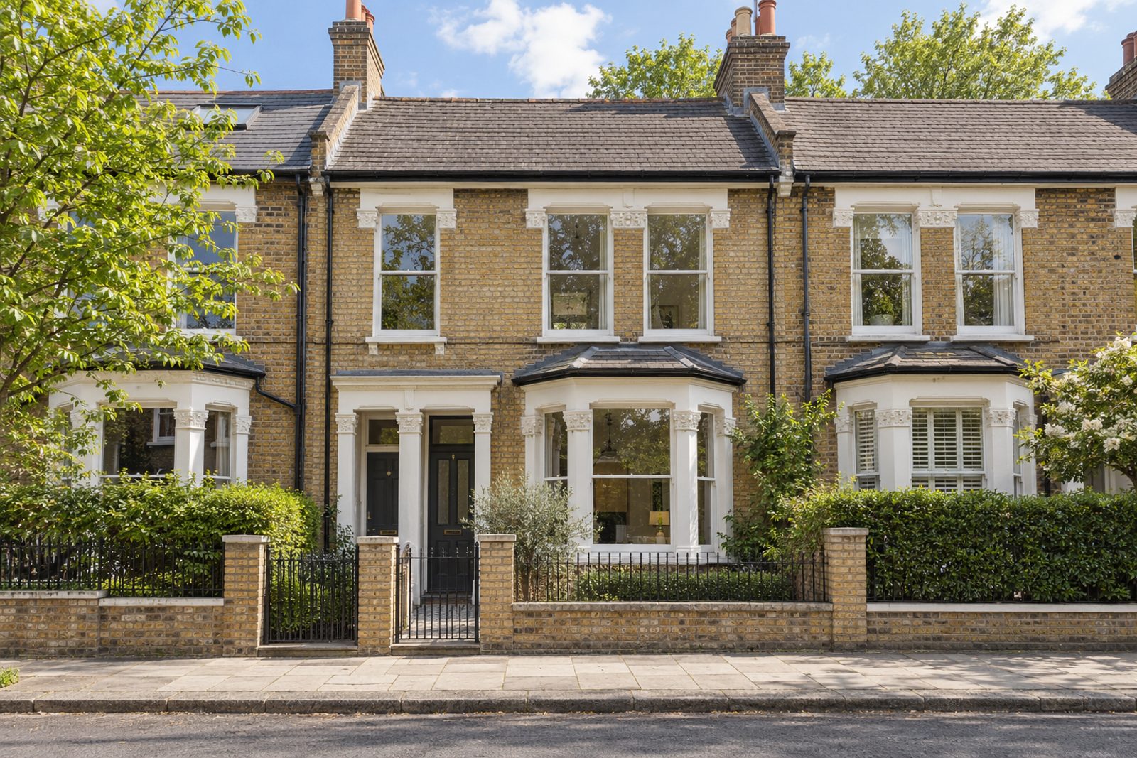 Front exterior, eye-level view of the front elevation - 4-bedroom terraced house in Tooting