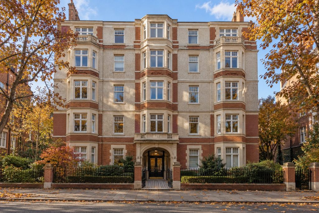 Front exterior, eye-level view of the building and its entrance - 2-bedroom flat in Clapham