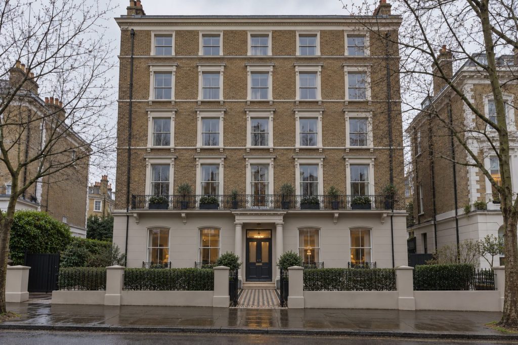 Front exterior, eye-level view of the building and its entrance - 3-bedroom maisonette in Wandsworth
