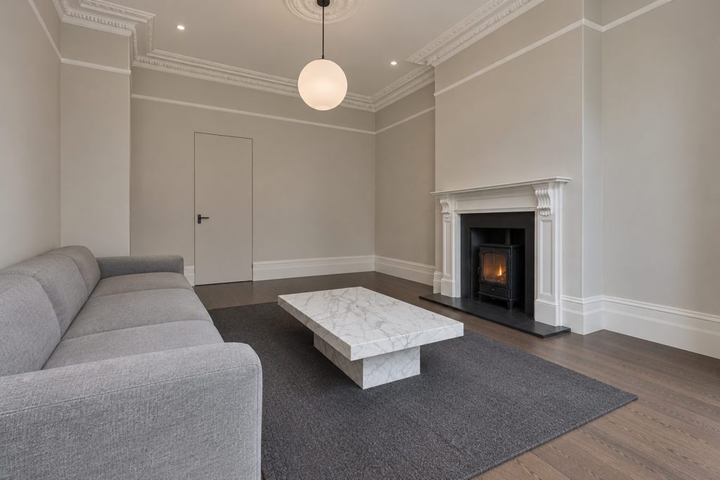 Sitting room, view from the opposite corner - 3-bedroom maisonette in Wandsworth