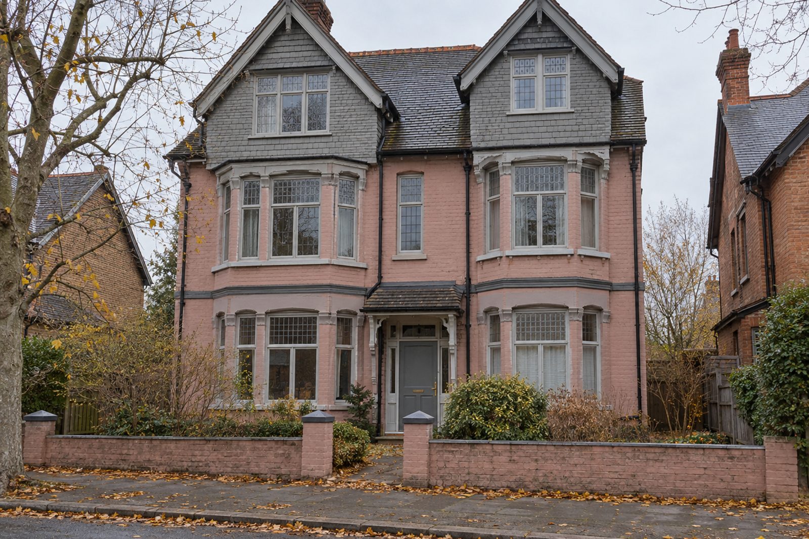 Front exterior, eye-level view of the building and its entrance - 2-bedroom flat in Southfields