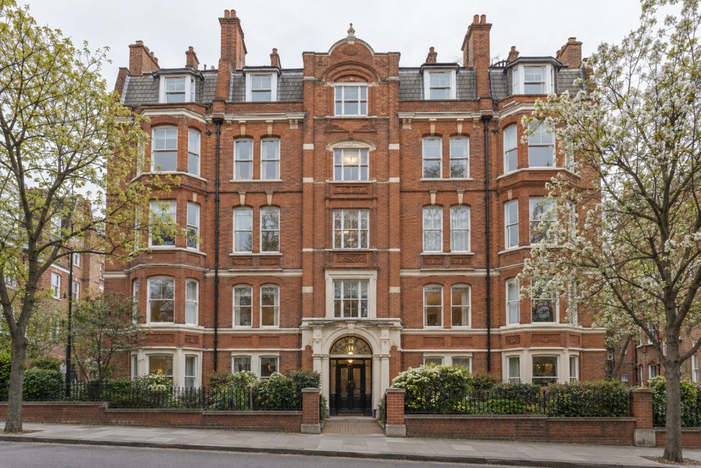 Front exterior, eye-level view of the building and its entrance - 2-bedroom maisonette in Clapham