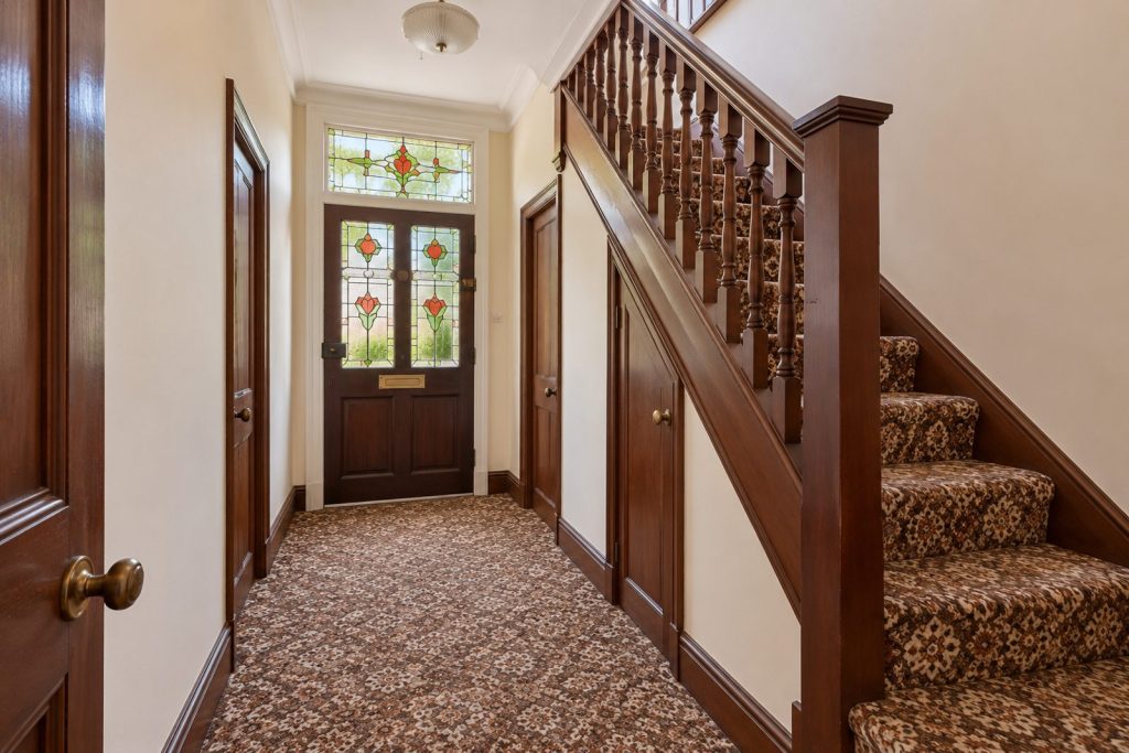 Hall, wide view from the doorway - 4-bedroom terraced house in Balham