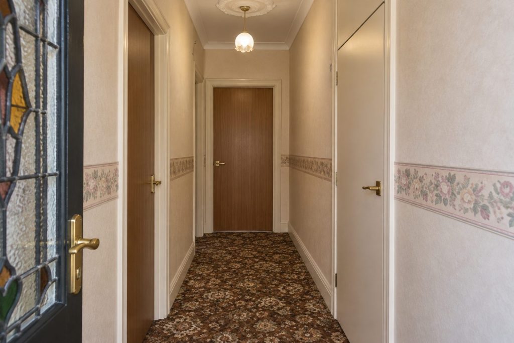 Entrance hall, wide view from the doorway - 2-bedroom flat in Putney