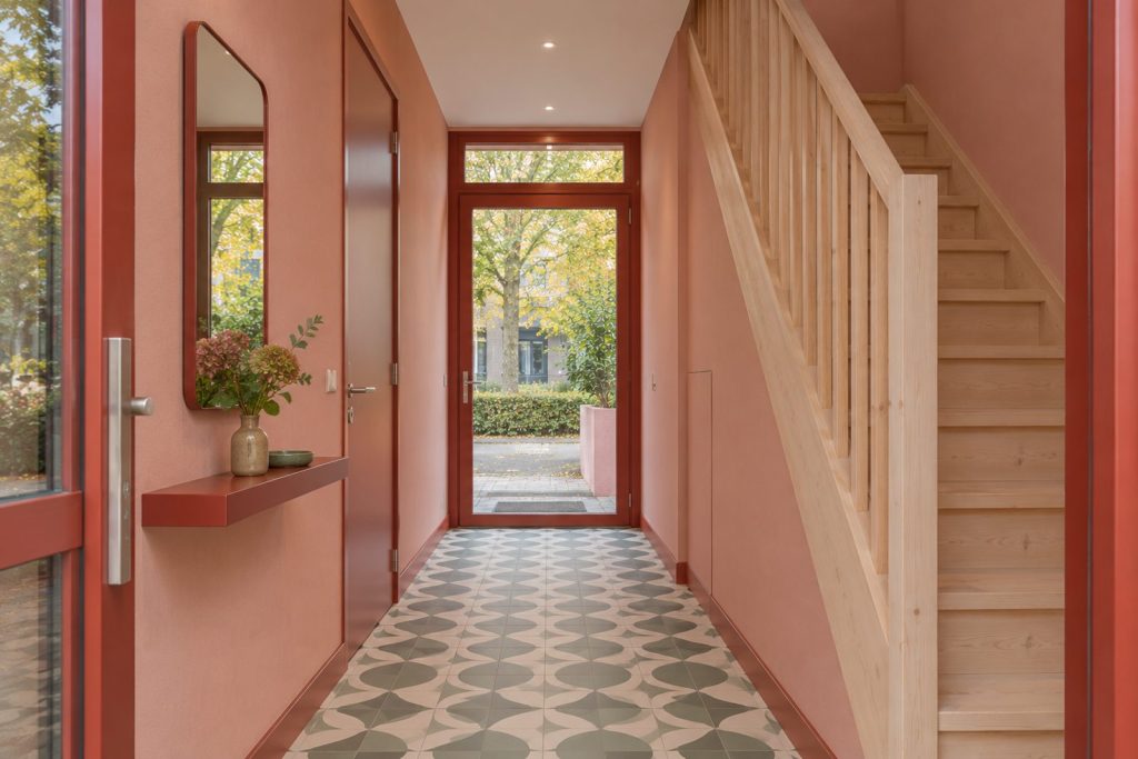 Hall, wide view from the doorway - 5-bedroom town house in Clapham