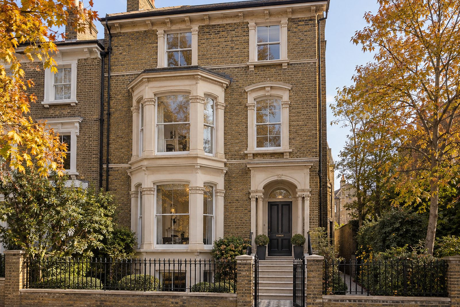 Front exterior, eye-level view of the building and its entrance - 3-bedroom maisonette in Putney
