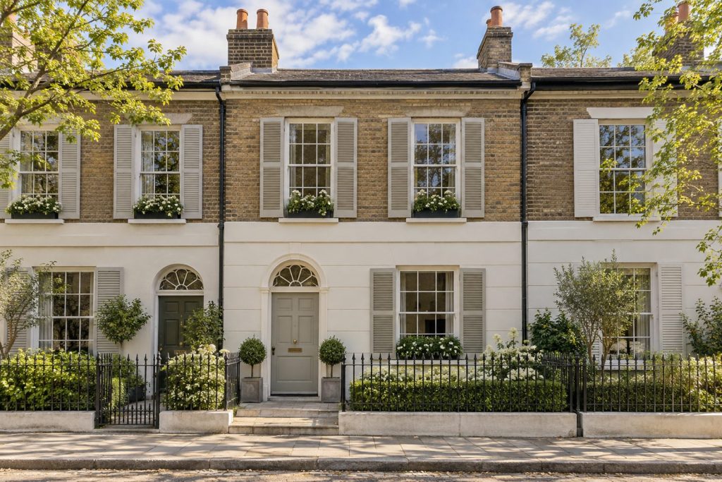Front exterior, eye-level view of the front elevation - 4-bedroom cottage in Battersea