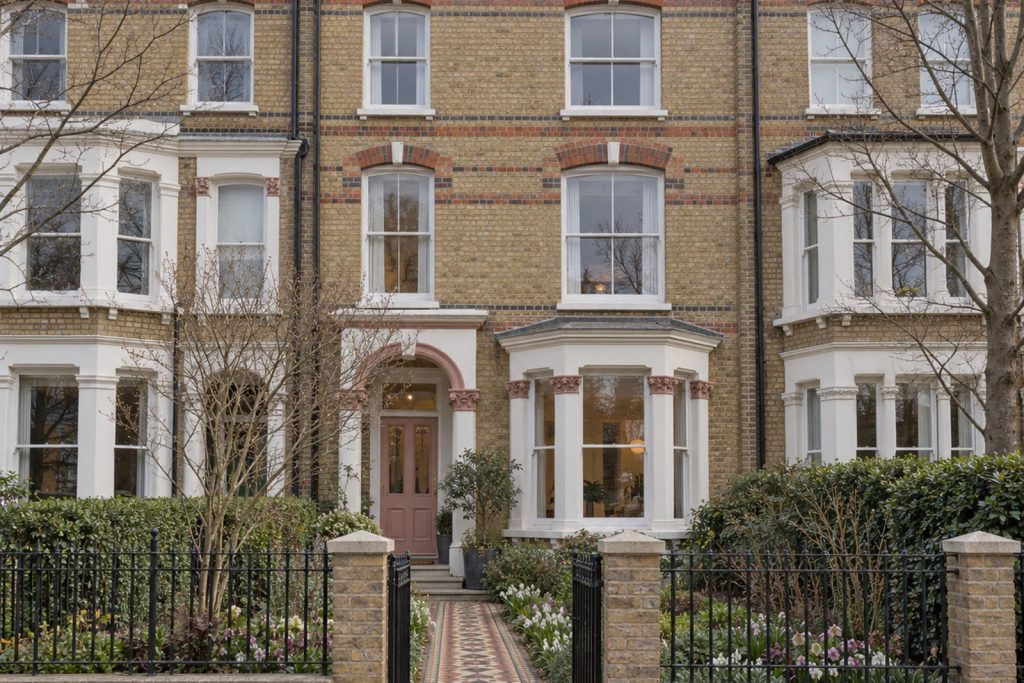 Front exterior, eye-level view of the front elevation - 4-bedroom town house in Tooting