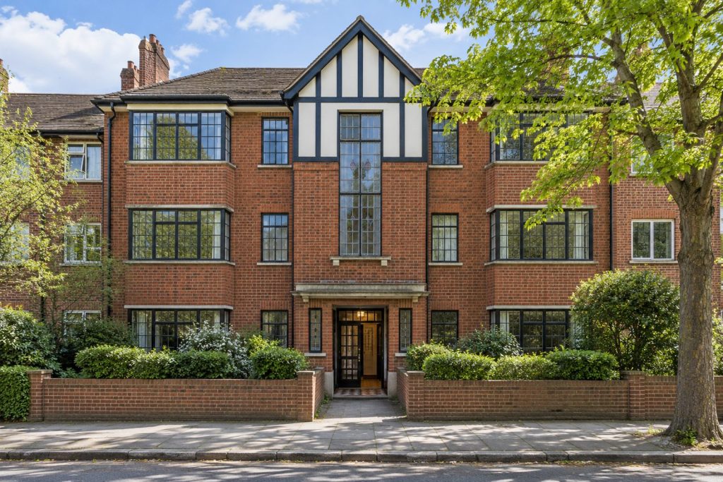 Front exterior, eye-level view of the building and its entrance - 2-bedroom flat in Balham