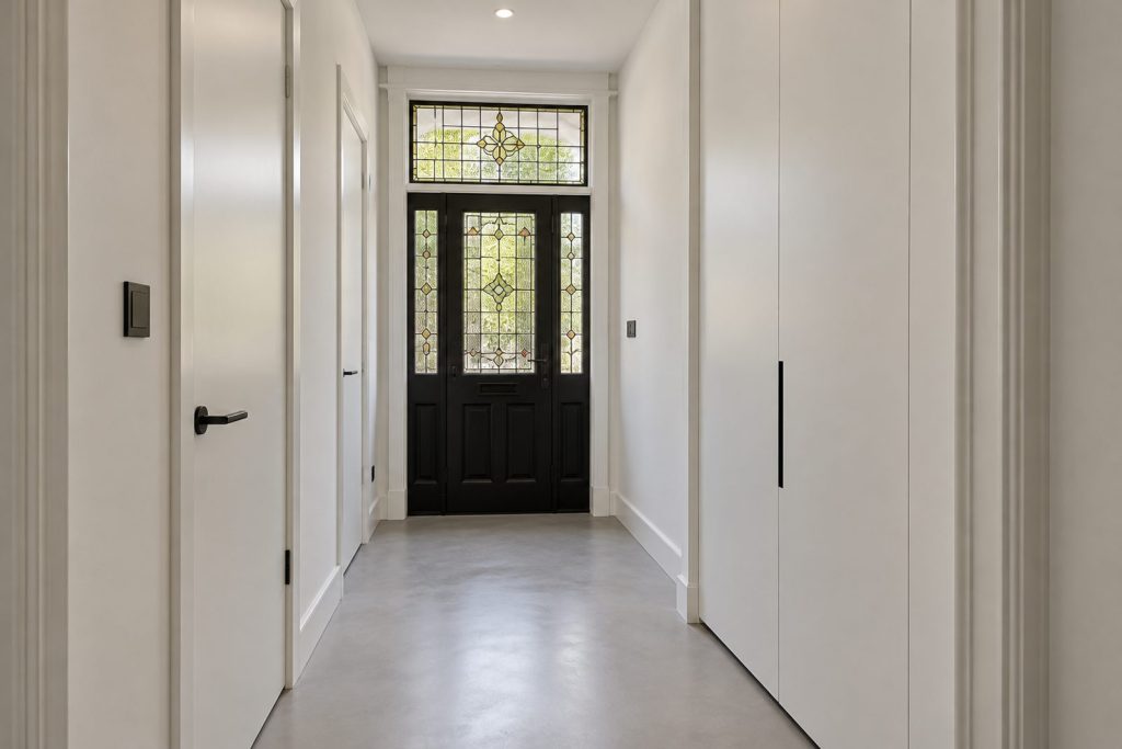 Entrance hall, wide view from the doorway - 2-bedroom flat in Clapham