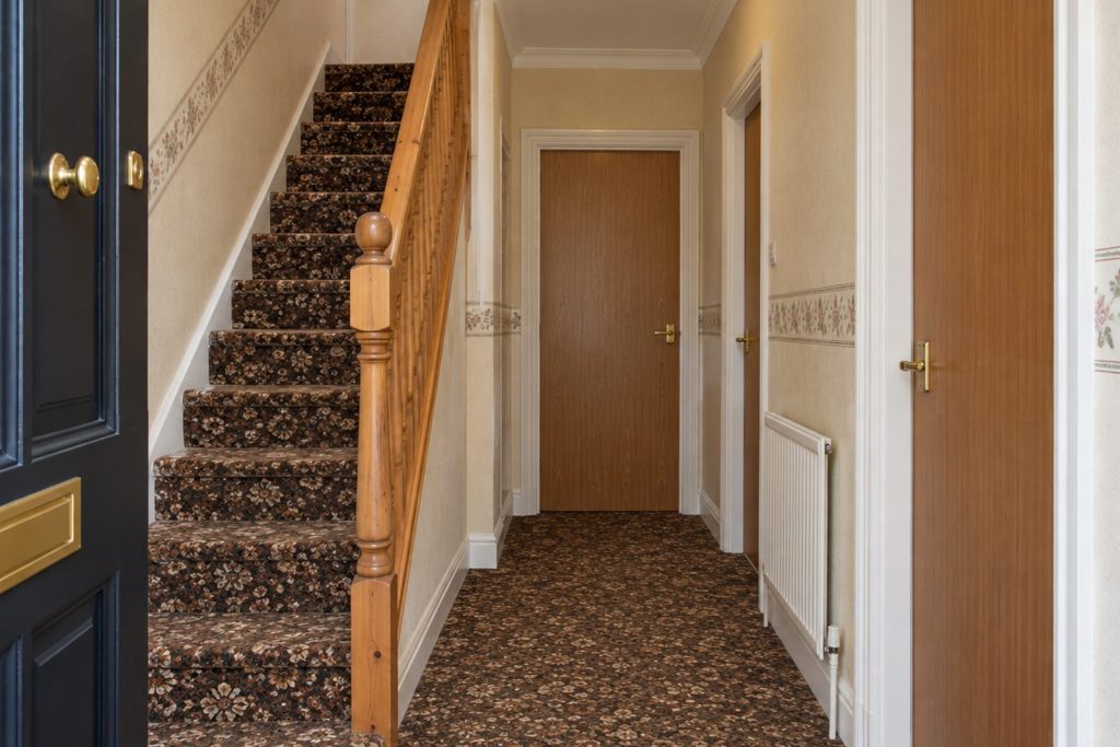 Hall, wide view from the doorway - 2-bedroom cottage in Fulham
