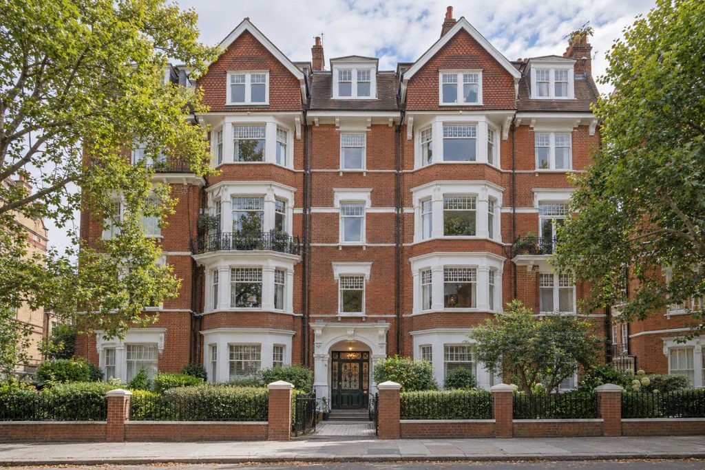 Front exterior, eye-level view of the building and its entrance - 1-bedroom flat in Clapham