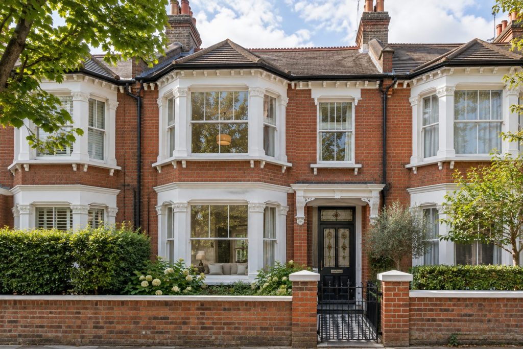 Front exterior, eye-level view of the front elevation - 3-bedroom terraced house in Tooting