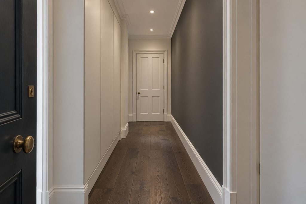 Entrance hall, wide view from the doorway - 3-bedroom flat in Putney