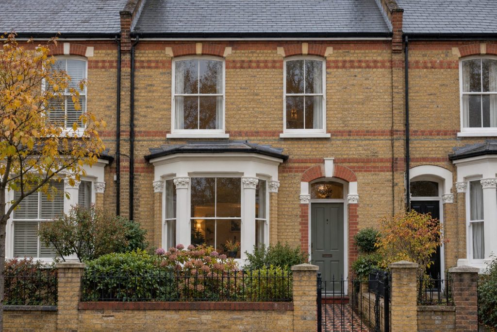 Front exterior, eye-level view of the front elevation - 4-bedroom terraced house in Putney