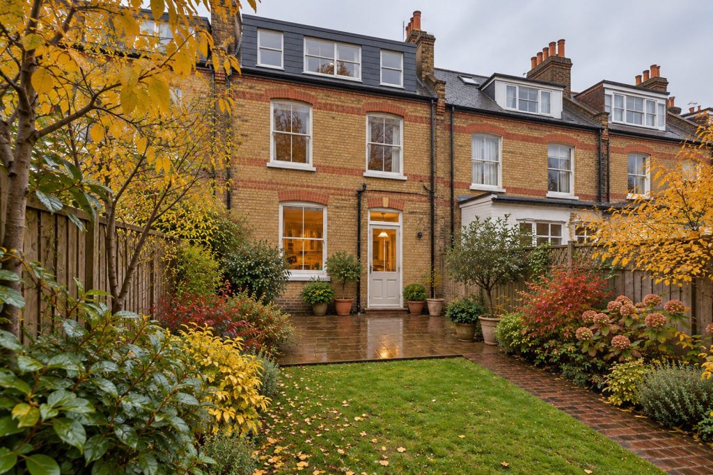 Rear garden, the garden looking back toward the house - 4-bedroom terraced house in Putney