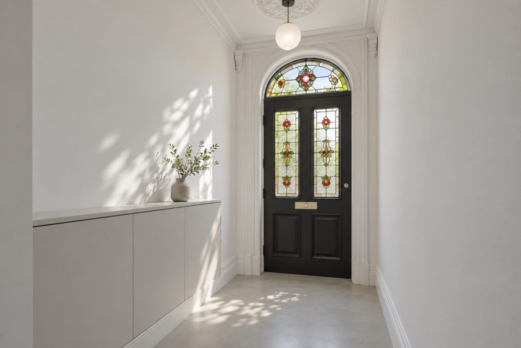 Entrance hall, wide view from the doorway - 3-bedroom flat in Balham