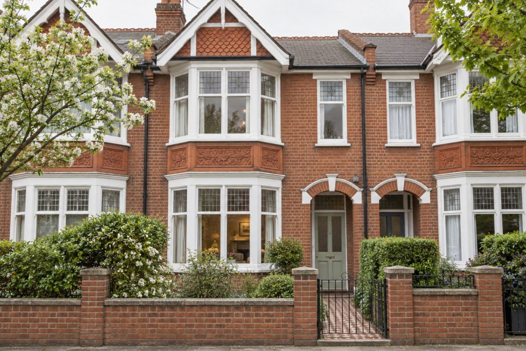 Front exterior, eye-level view of the front elevation - 3-bedroom terraced house in Putney
