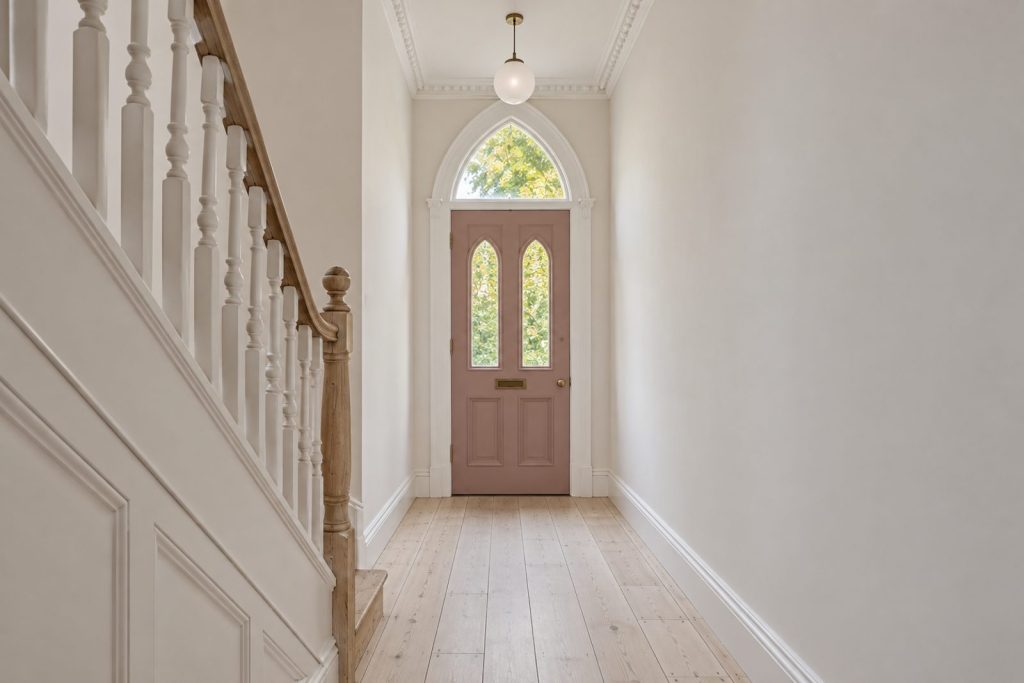 Hall, wide view from the doorway - 2-bedroom cottage in Fulham