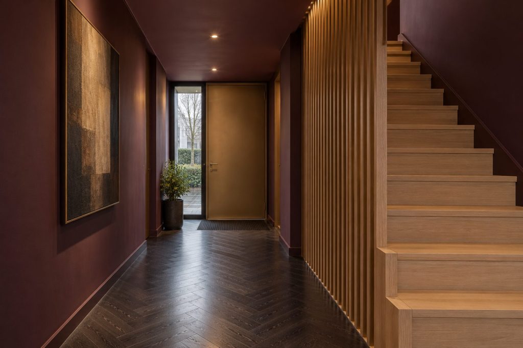 Hall, wide view from the doorway - 5-bedroom terraced house in Clapham