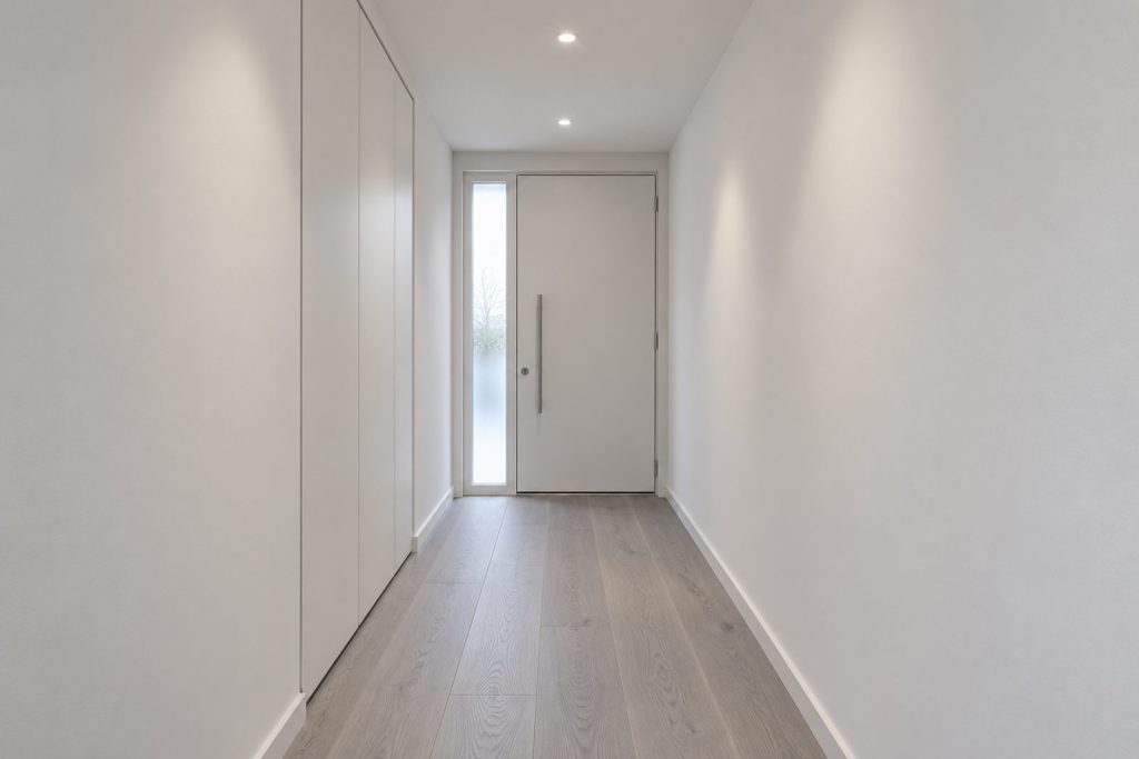 Entrance hall, wide view from the doorway - 3-bedroom flat in Clapham