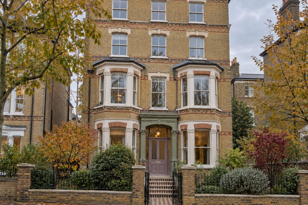Front exterior, eye-level view of the building and its entrance - 3-bedroom flat in Putney