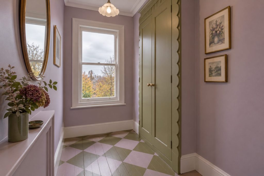 Entrance hall, wide view from the doorway - 3-bedroom flat in Putney