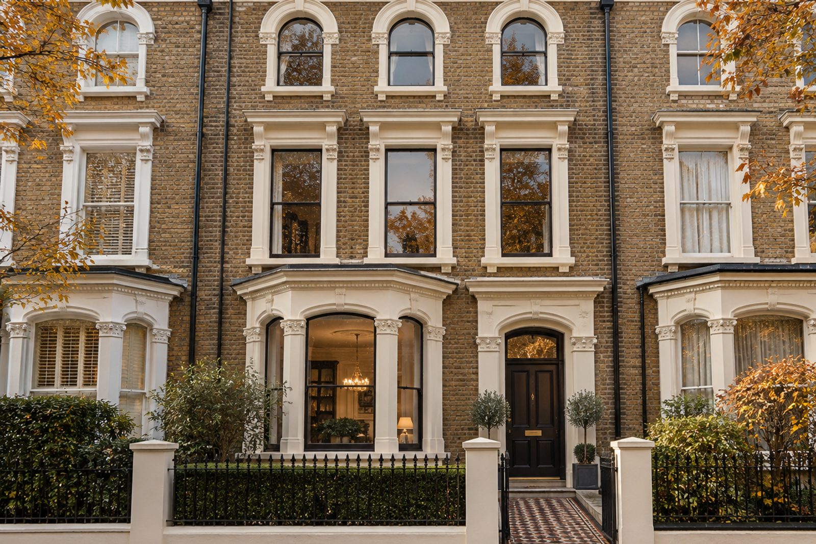 Front exterior, eye-level view of the front elevation - 4-bedroom town house in Earlsfield