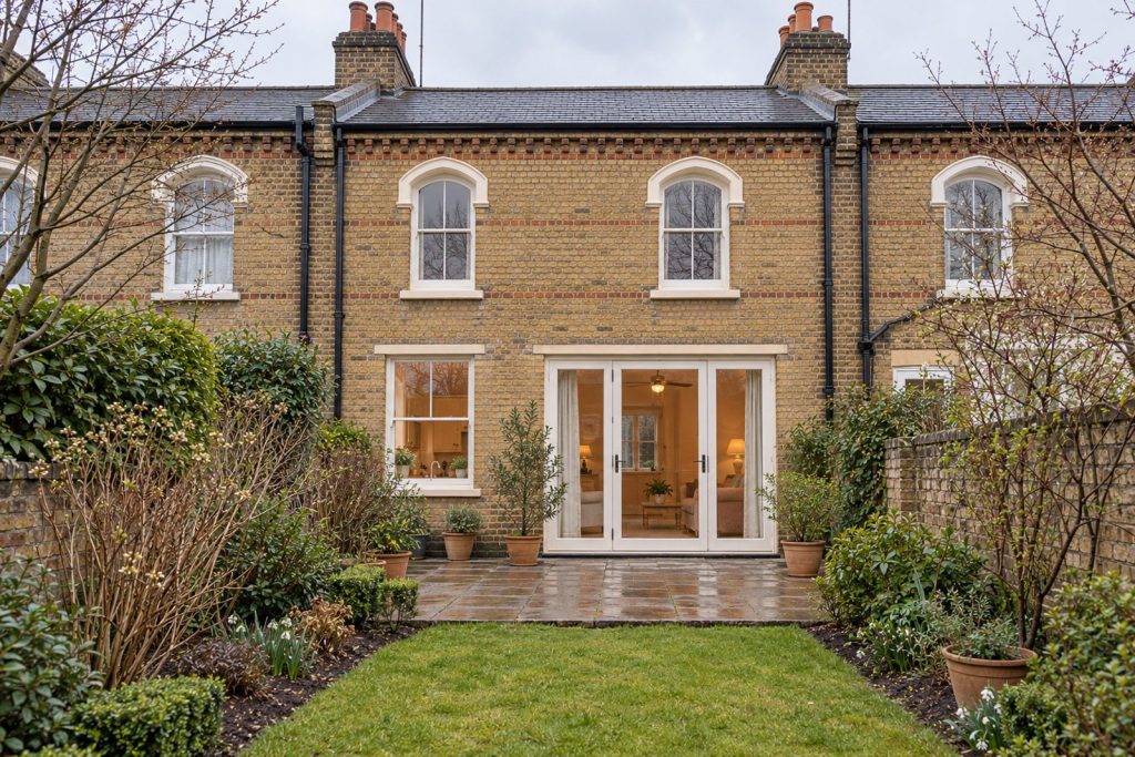 Rear garden, rear elevation seen from the garden - 2-bedroom cottage in Battersea