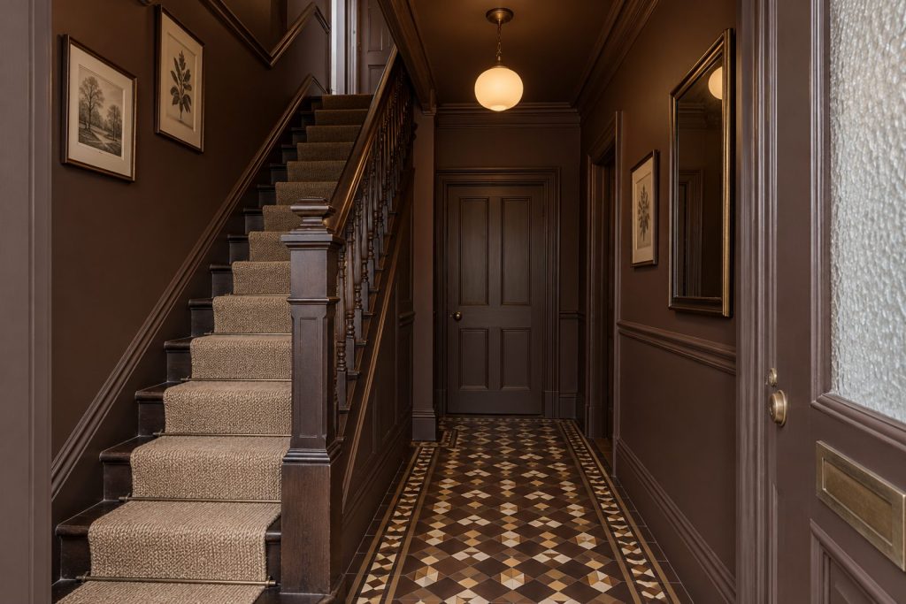 Hall, wide view from the doorway - 5-bedroom terraced house in Clapham