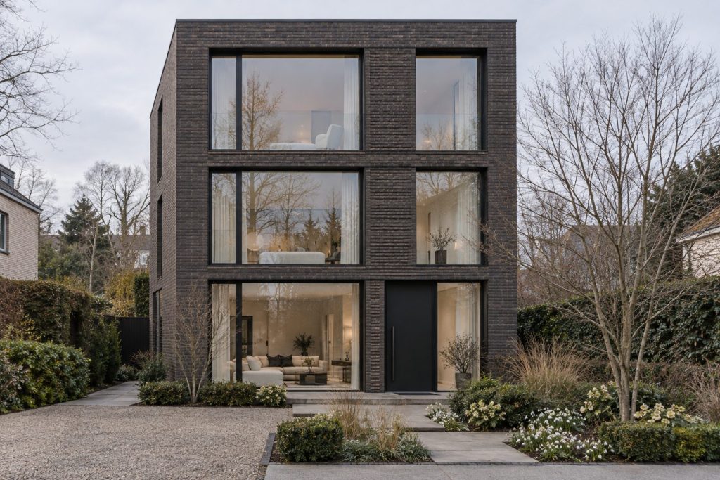 Front exterior, eye-level view of the front elevation - 5-bedroom detached house in Streatham