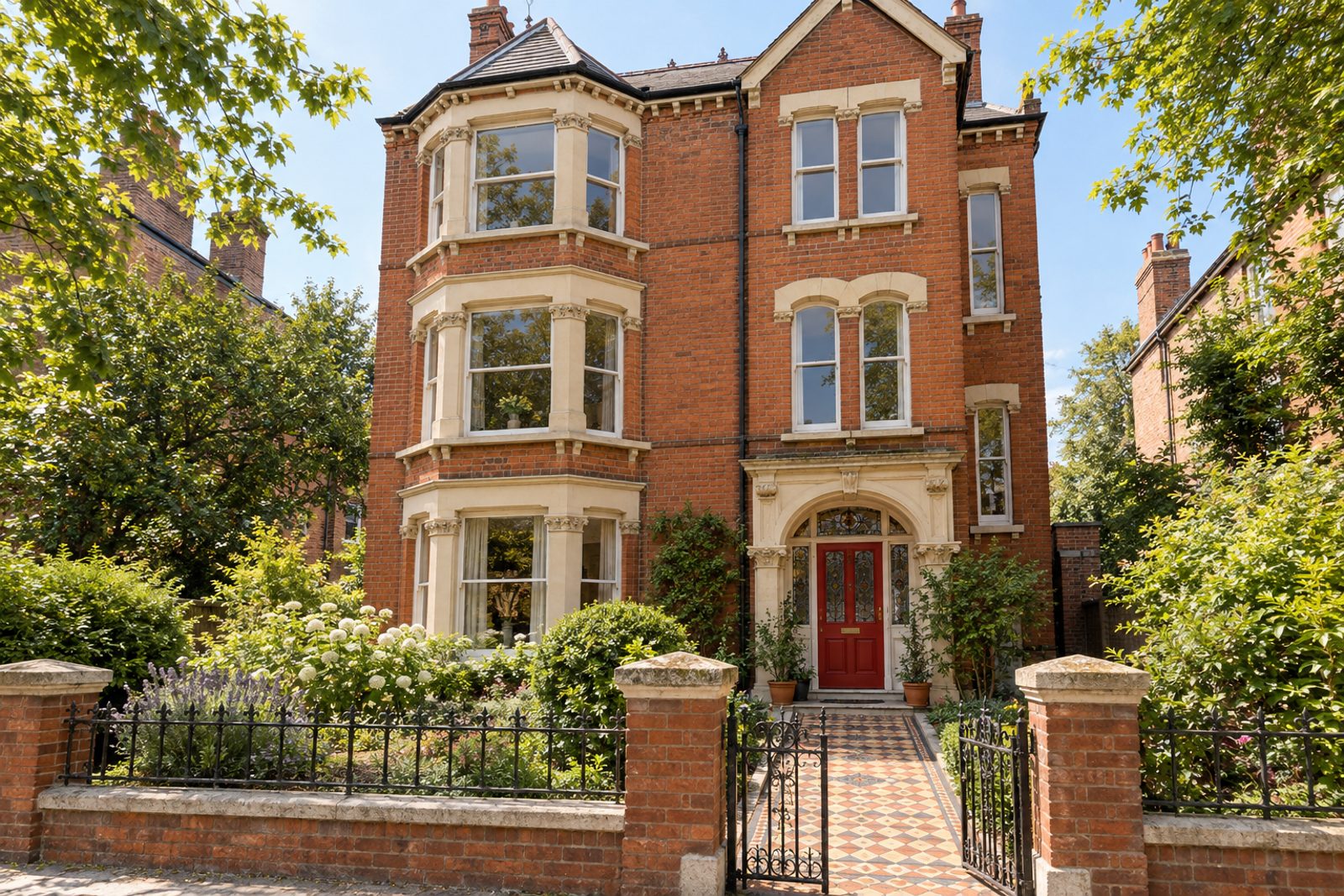 Front exterior, eye-level view of the building and its entrance - 2-bedroom flat in Fulham