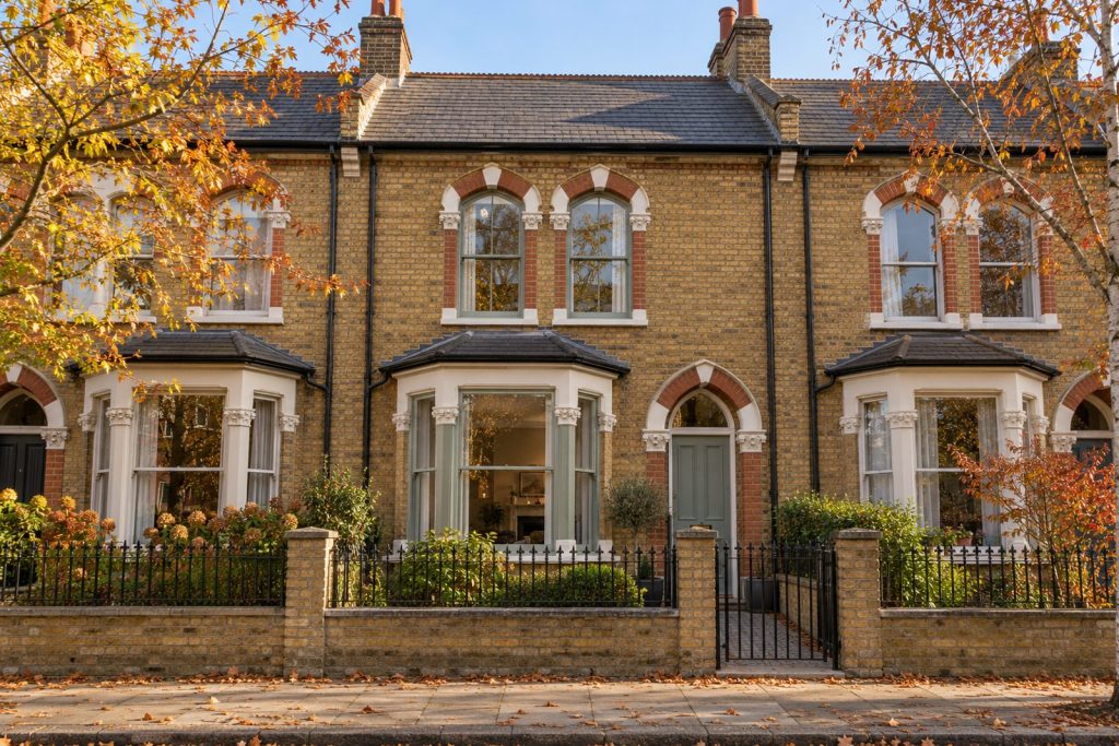 Front exterior, eye-level view of the front elevation - 5-bedroom terraced house in Putney