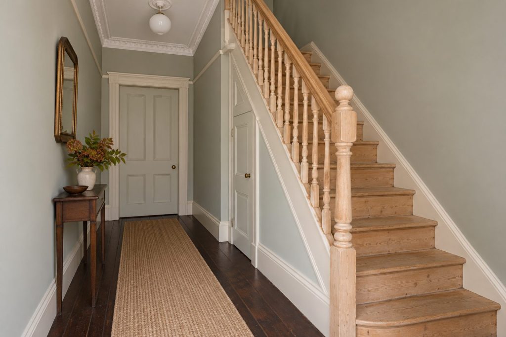 Hall, wide view from the doorway - 5-bedroom terraced house in Putney