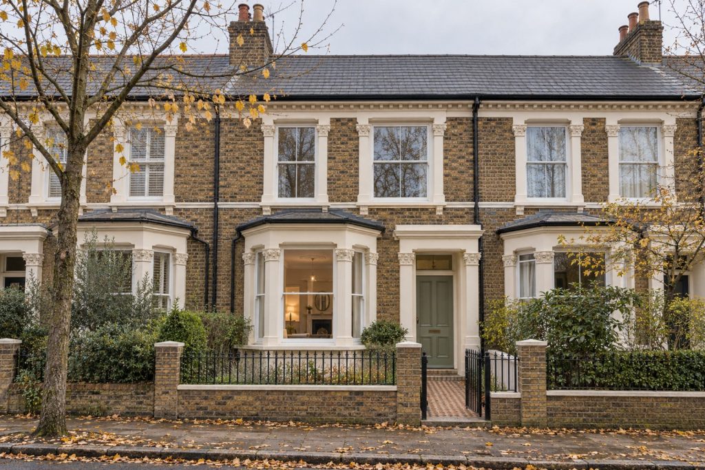Front exterior, eye-level view of the front elevation - 5-bedroom terraced house in Tooting