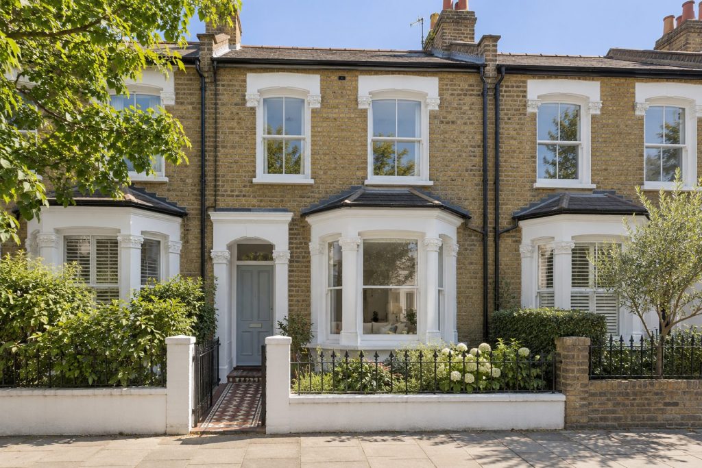 Front exterior, eye-level view of the front elevation - 4-bedroom cottage in Fulham