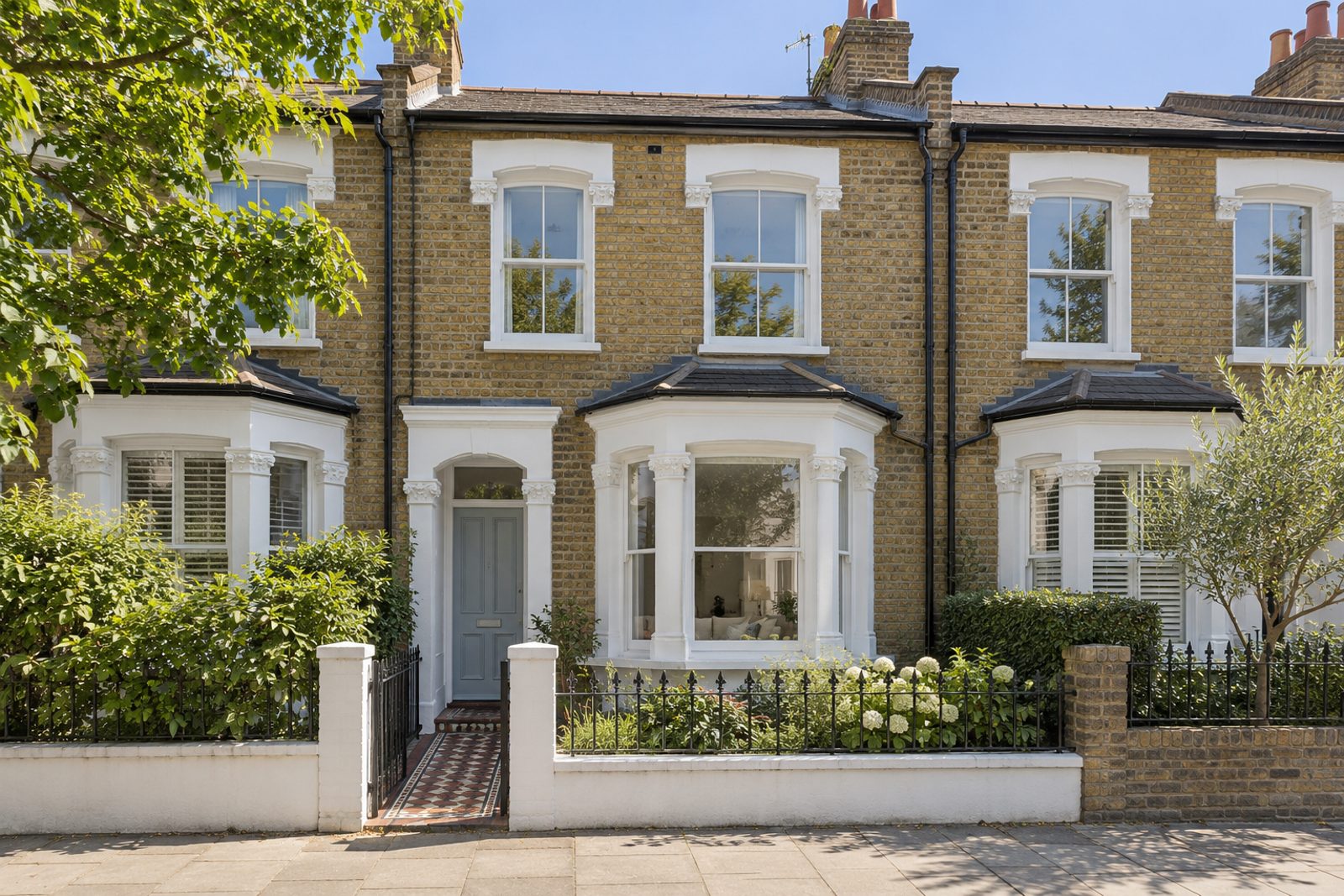 Front exterior, eye-level view of the front elevation - 4-bedroom cottage in Fulham